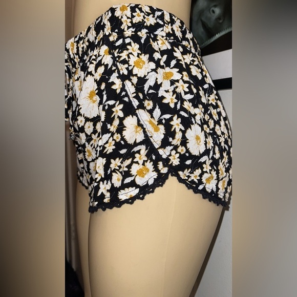 Urban Outfitters Ecote Heidi Tulip Runner Shorts – Small (Black, Yellow, White - Picture 3 of 10